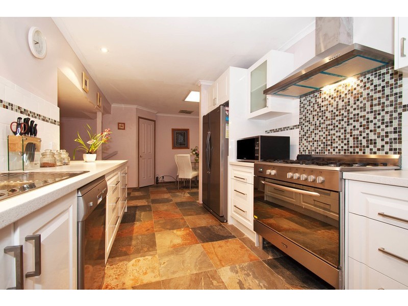 72 Zina Grove, Mooroolbark VIC 3138