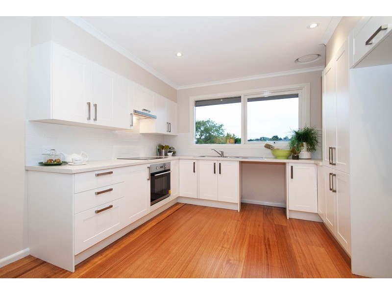 9 Sheldon Avenue, Mooroolbark VIC 3138