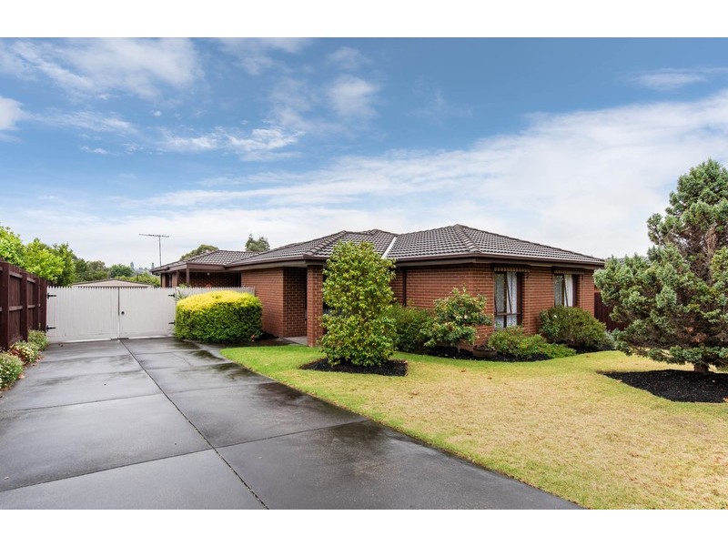 42 Summerhill Park Drive, Mooroolbark VIC 3138