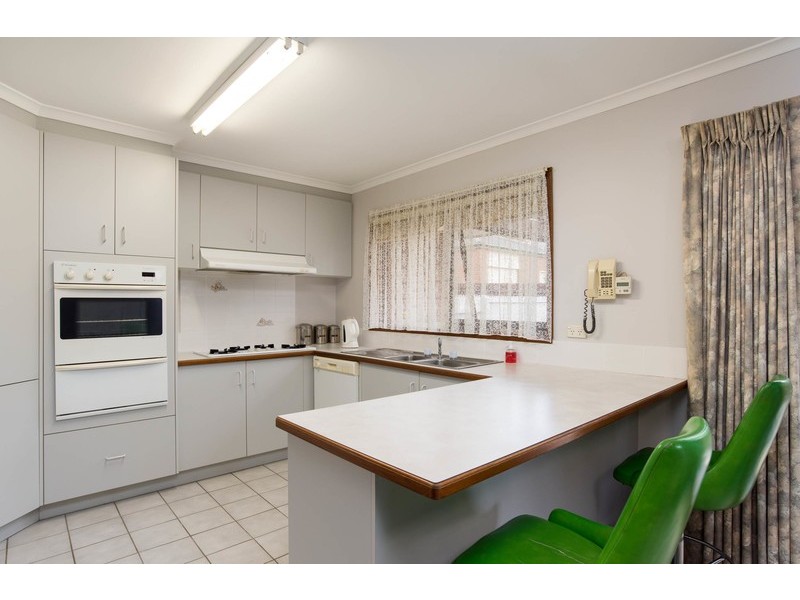 42 Summerhill Park Drive, Mooroolbark VIC 3138