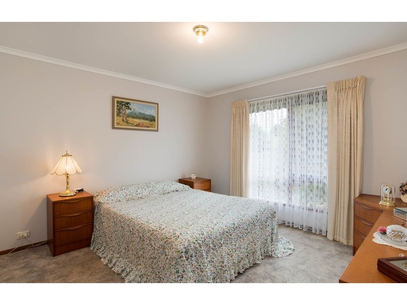 42 Summerhill Park Drive, Mooroolbark VIC 3138