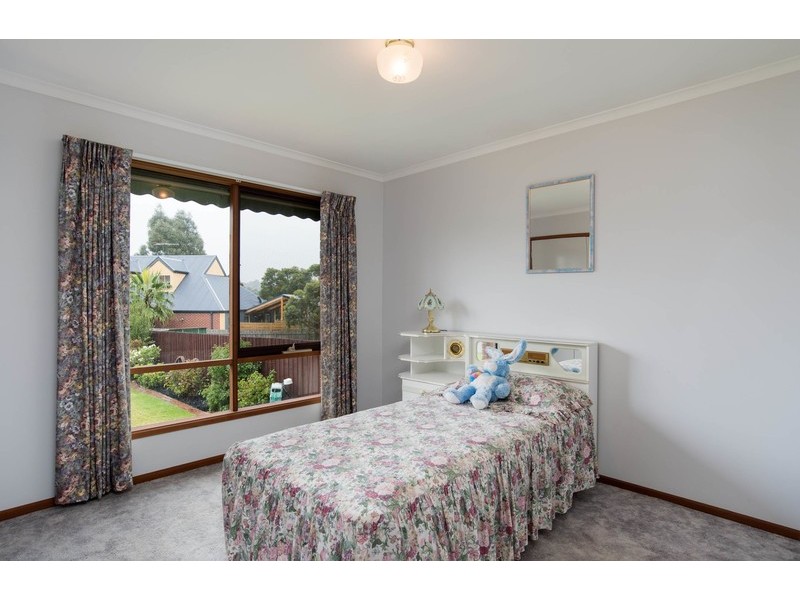 42 Summerhill Park Drive, Mooroolbark VIC 3138