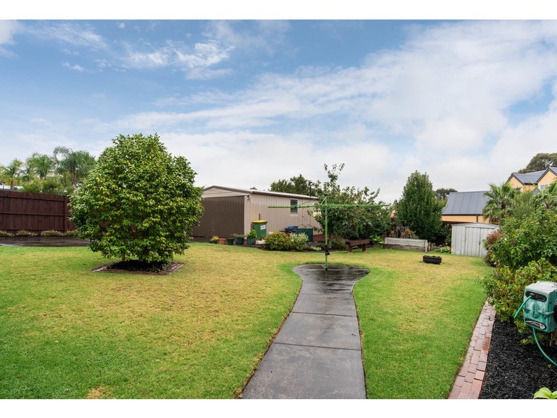 42 Summerhill Park Drive, Mooroolbark VIC 3138