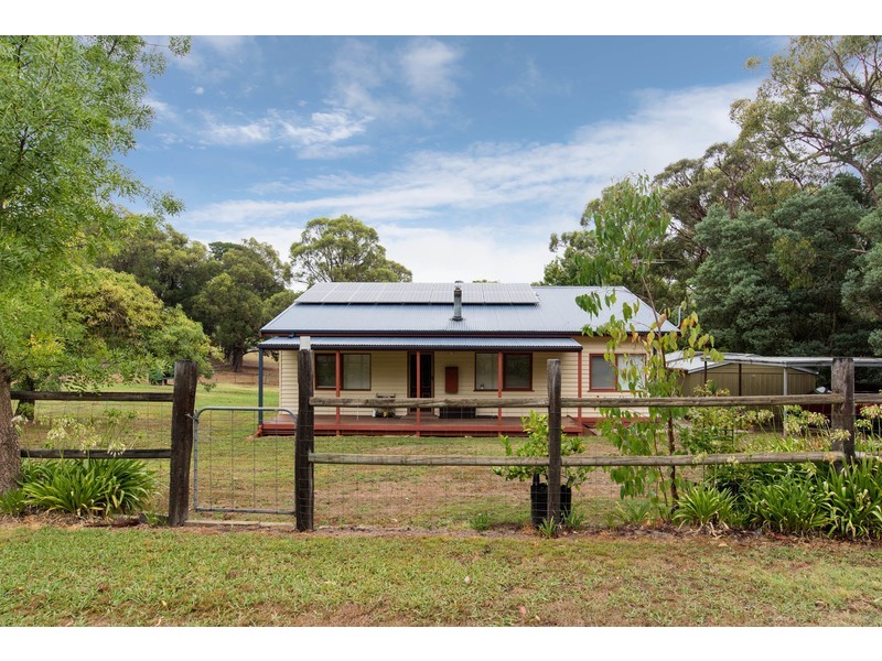 16 Lusatia Park Road, Woori Yallock VIC 3139
