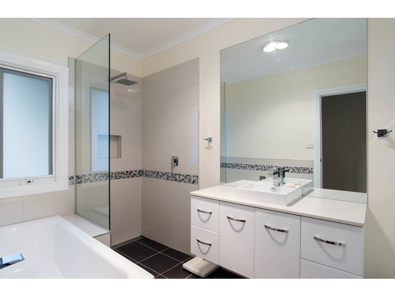16 Lusatia Park Road, Woori Yallock VIC 3139