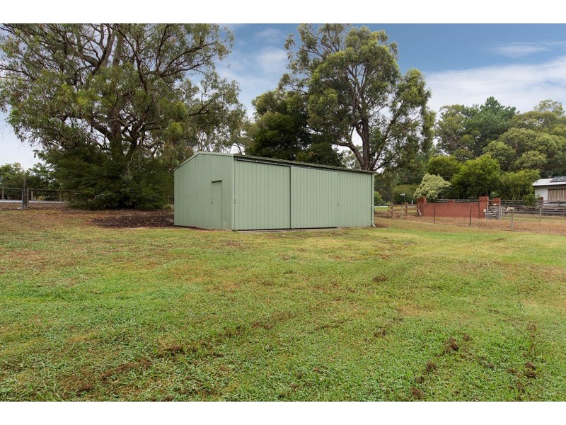 16 Lusatia Park Road, Woori Yallock VIC 3139