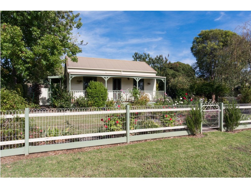 2a Victory Avenue, Wandin North VIC 3139