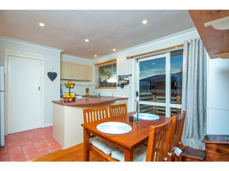 18 Thomas Street, Croydon South VIC 3136