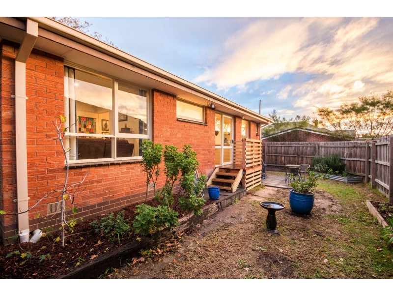 18 Thomas Street, Croydon South VIC 3136