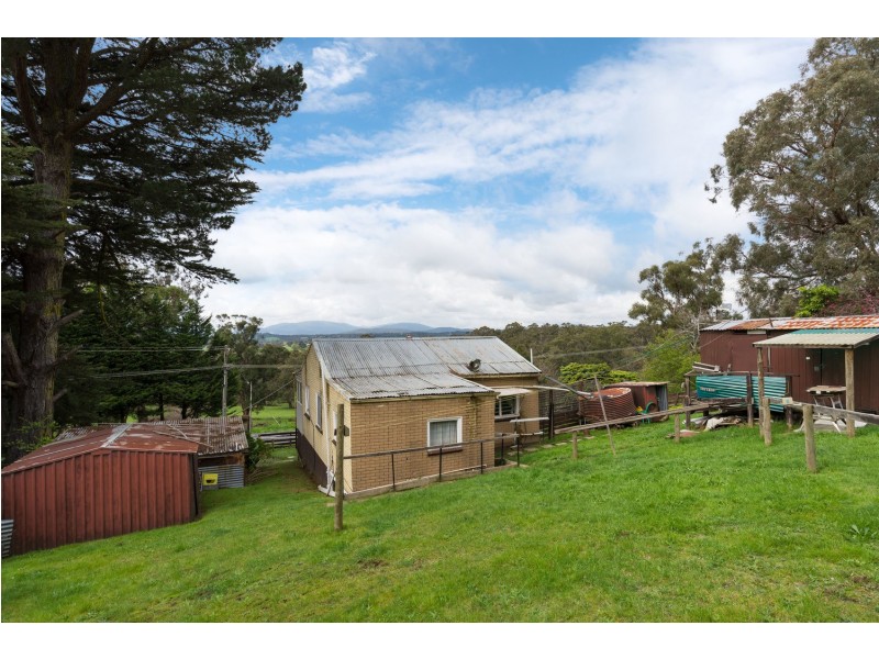 16 Bridgewater Road, Seville East VIC 3139