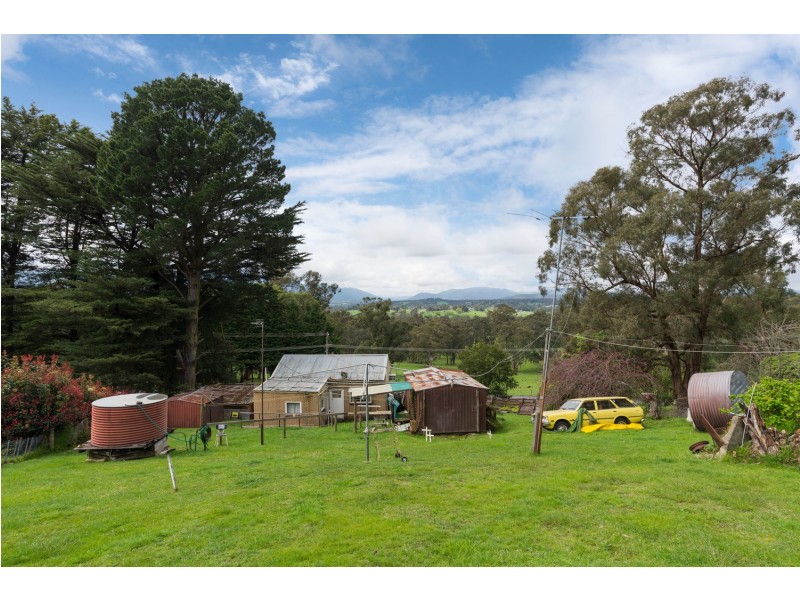 16 Bridgewater Road, Seville East VIC 3139