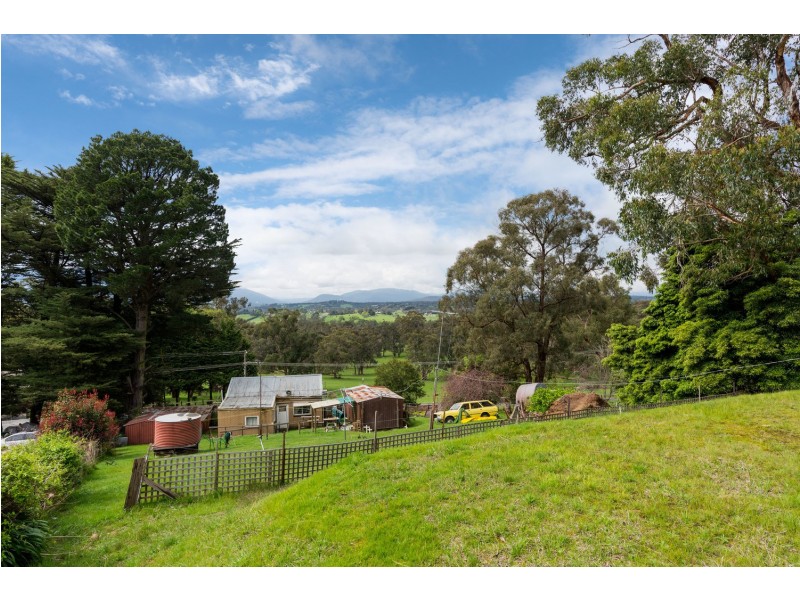 16 Bridgewater Road, Seville East VIC 3139