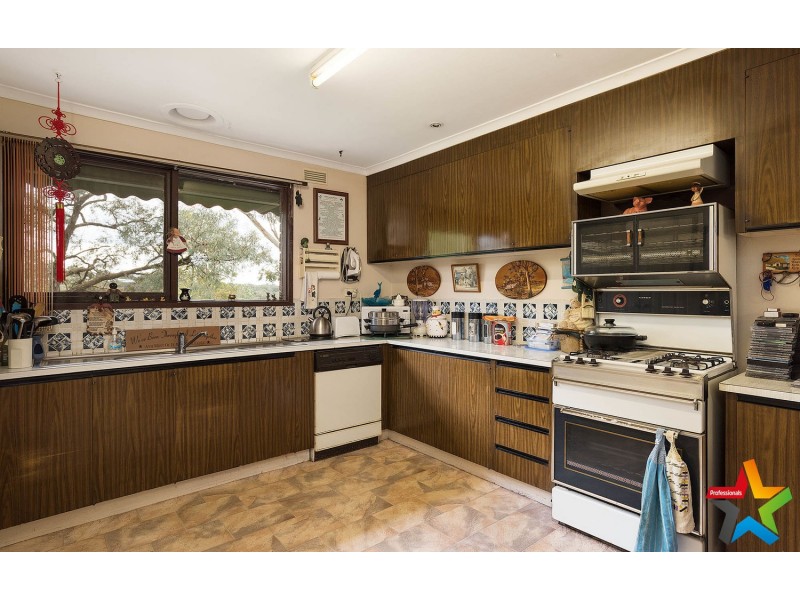 11 Commercial Road, Mount Evelyn VIC 3796