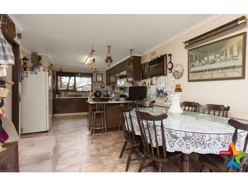 11 Commercial Road, Mount Evelyn VIC 3796