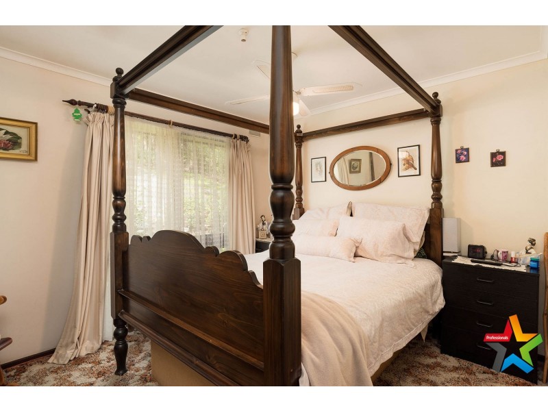 11 Commercial Road, Mount Evelyn VIC 3796