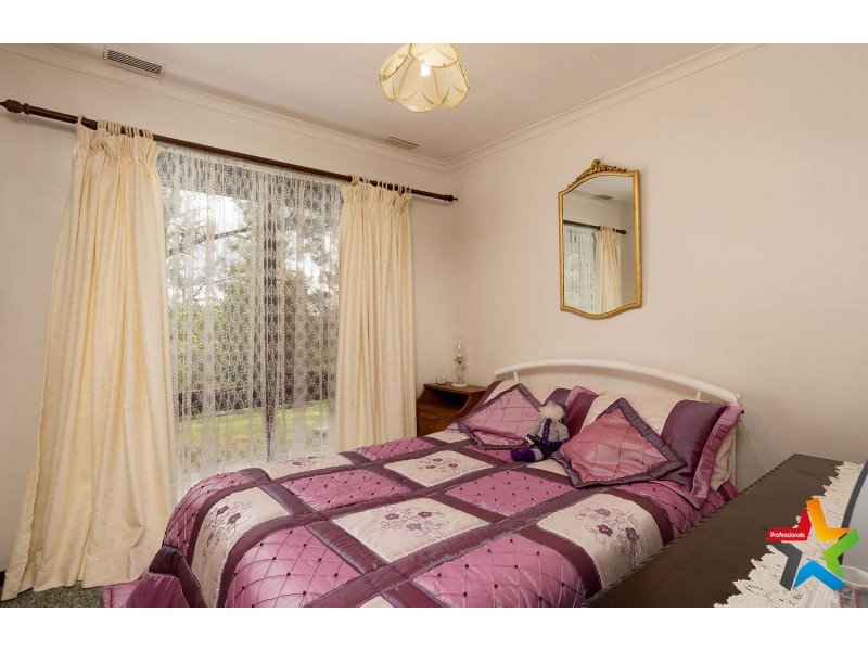 11 Commercial Road, Mount Evelyn VIC 3796