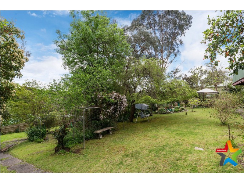 11 Commercial Road, Mount Evelyn VIC 3796