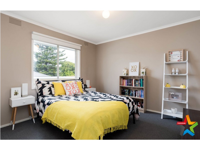 2 Lansell Road, Mooroolbark VIC 3138