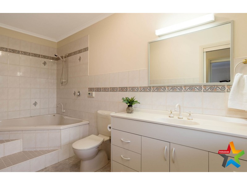 11 Francis Crescent, Mount Evelyn VIC 3796
