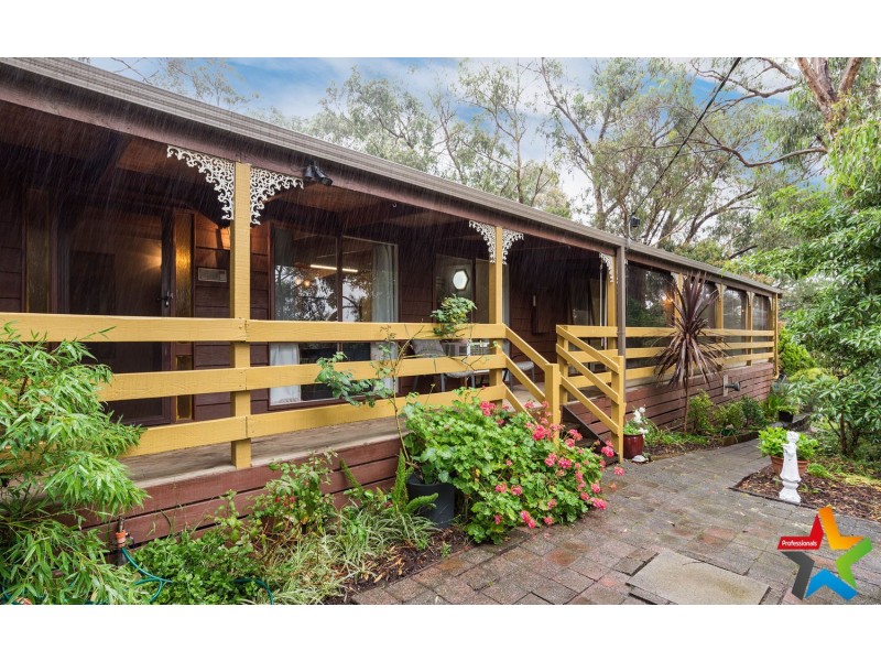 10 Oak Grove, Mount Evelyn VIC 3796