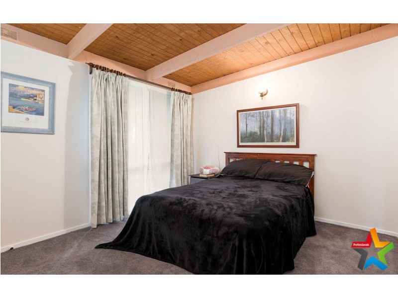 10 Oak Grove, Mount Evelyn VIC 3796