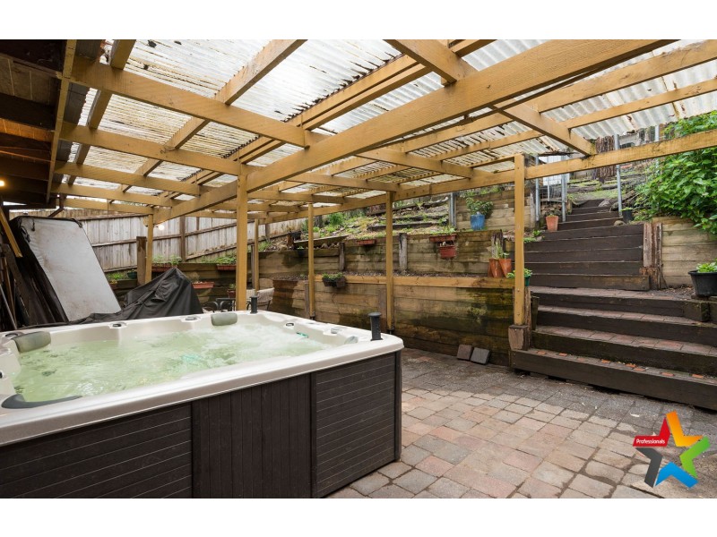 10 Oak Grove, Mount Evelyn VIC 3796