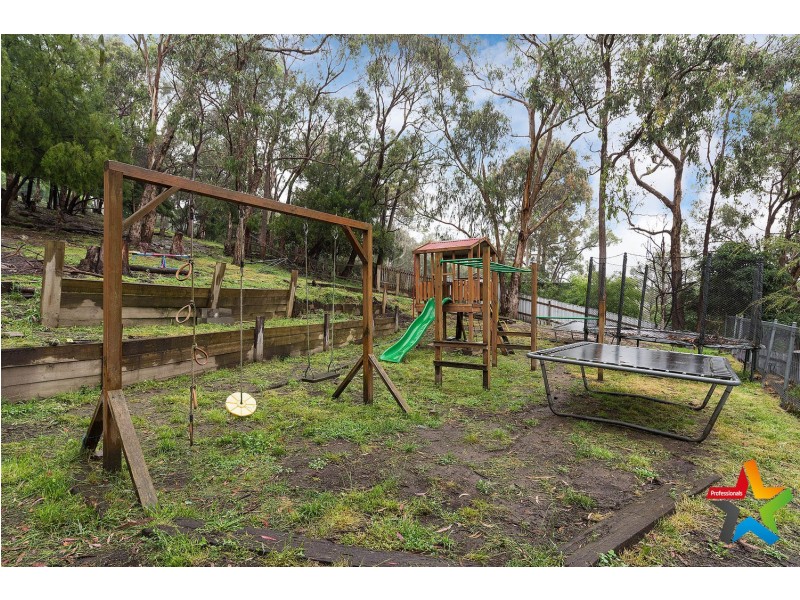 10 Oak Grove, Mount Evelyn VIC 3796