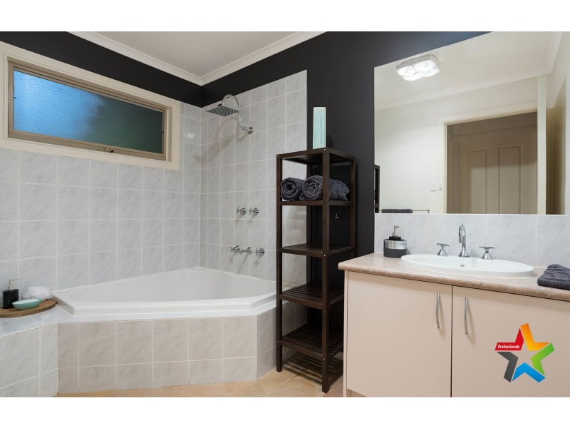 37 Russell Street, Mount Evelyn VIC 3796