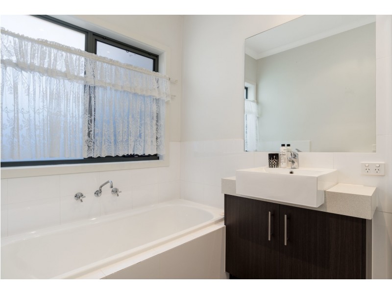 2/24 Pascoe Avenue, Croydon VIC 3136