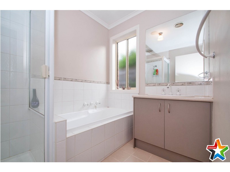 22 Galera Court, Wandin North VIC 3139