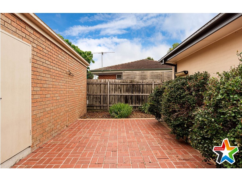 1 Cowley Court, Mooroolbark VIC 3138