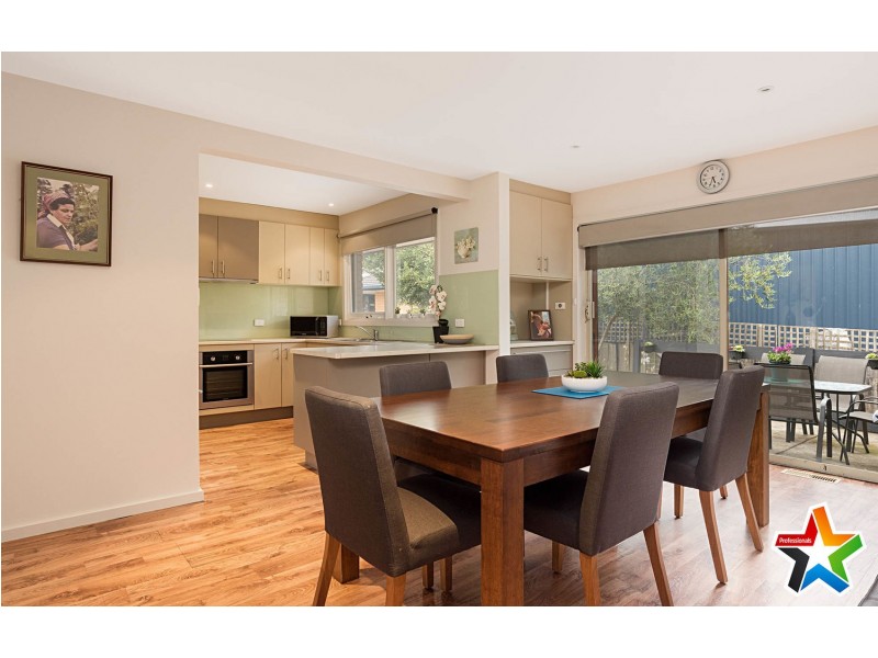 1 Bailey Grove, Wandin North VIC 3139