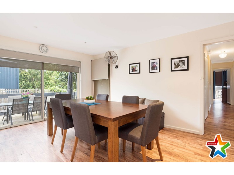 1 Bailey Grove, Wandin North VIC 3139