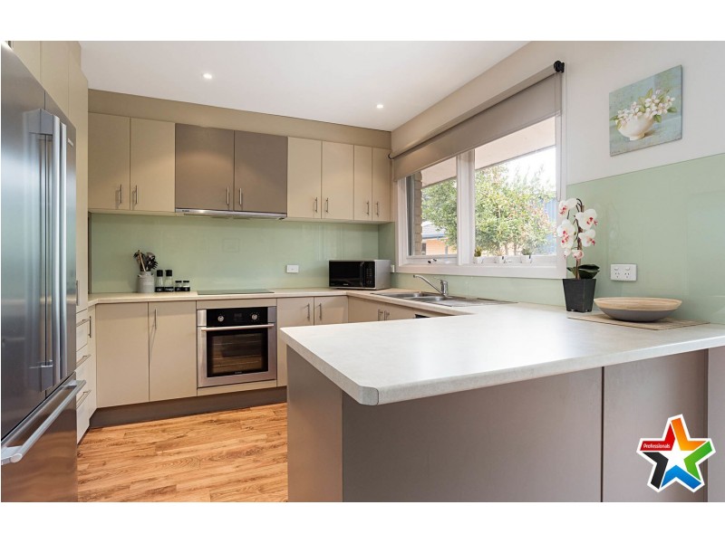 1 Bailey Grove, Wandin North VIC 3139