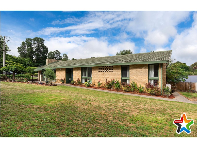 1 Bailey Grove, Wandin North VIC 3139