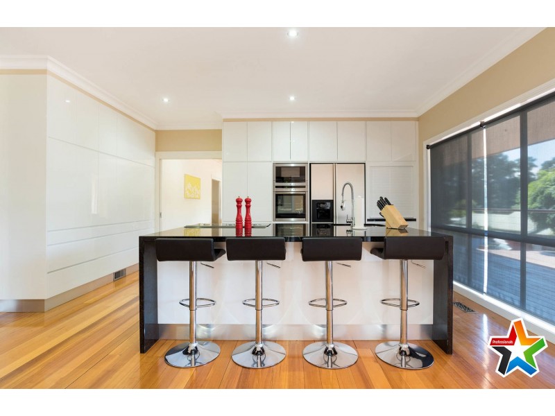 8 Renouf Court, Mount Evelyn VIC 3796