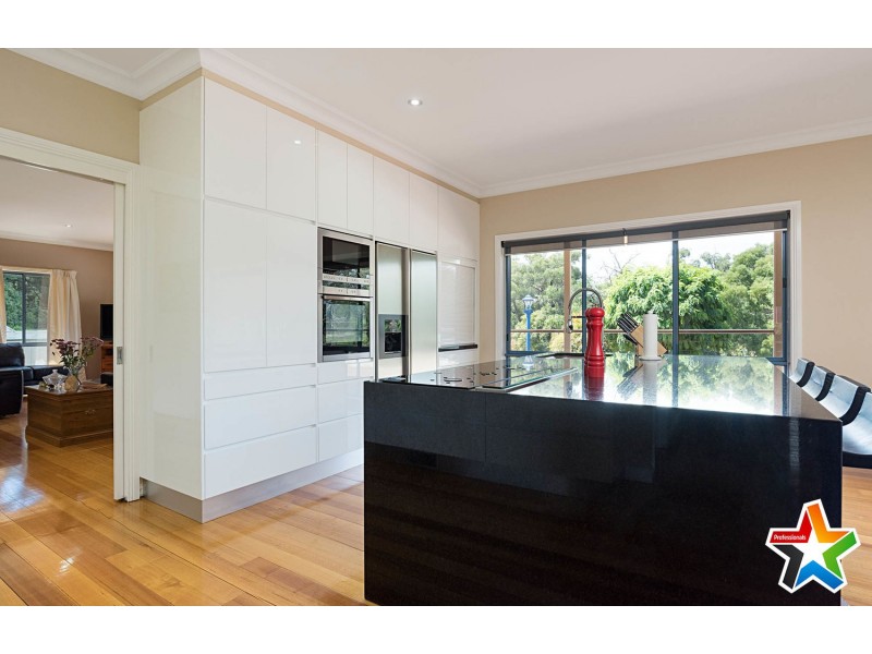 8 Renouf Court, Mount Evelyn VIC 3796