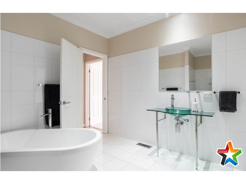 8 Renouf Court, Mount Evelyn VIC 3796