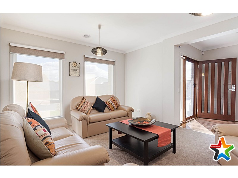 4 Tiverton Circuit, Mooroolbark VIC 3138