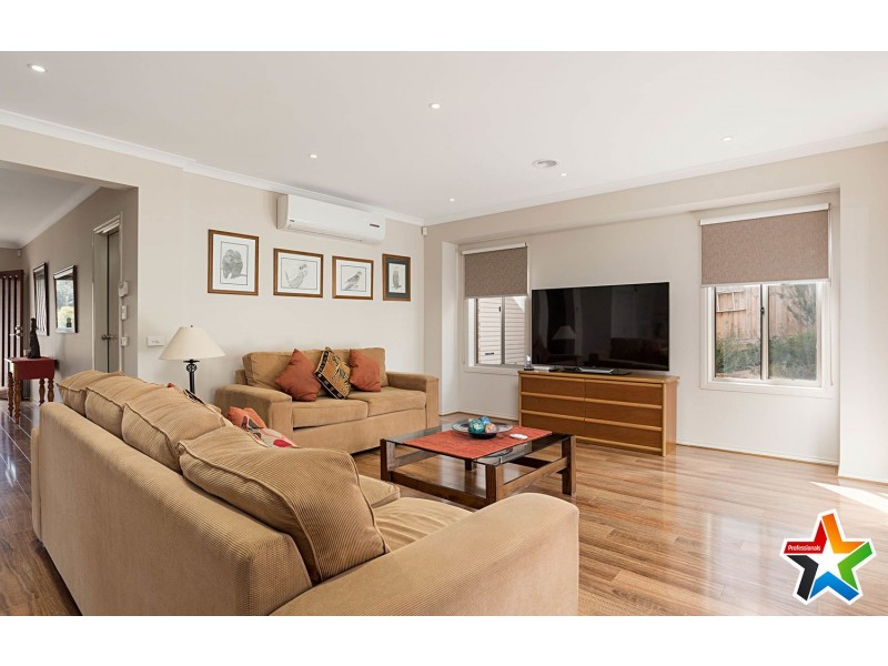 4 Tiverton Circuit, Mooroolbark VIC 3138