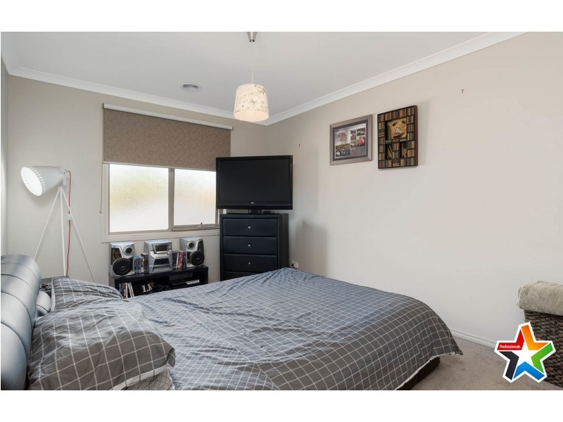 4 Tiverton Circuit, Mooroolbark VIC 3138