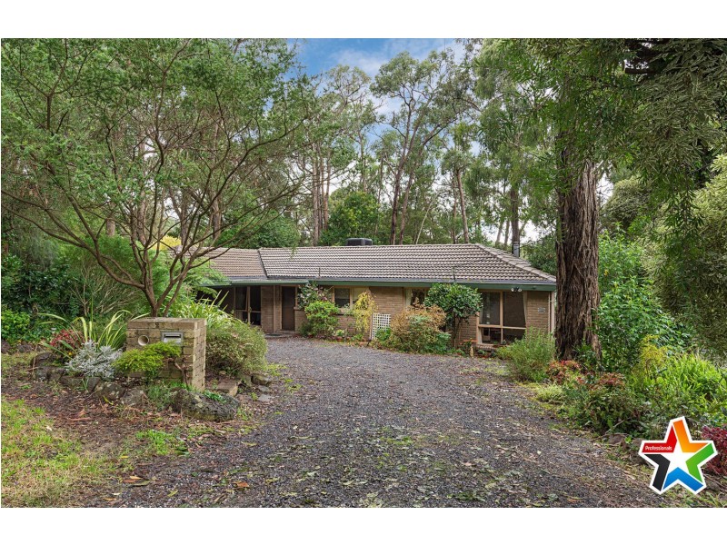 25 Railway Road, Mount Evelyn VIC 3796