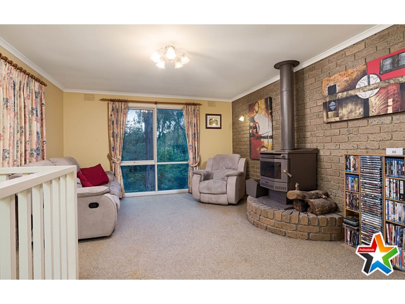 25 Railway Road, Mount Evelyn VIC 3796