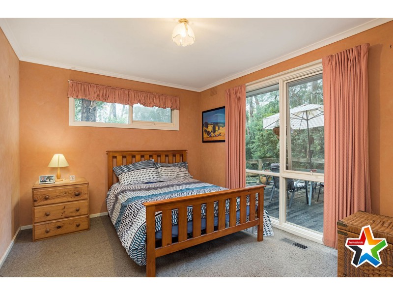 25 Railway Road, Mount Evelyn VIC 3796