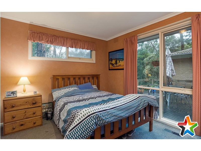 25 Railway Road, Mount Evelyn VIC 3796