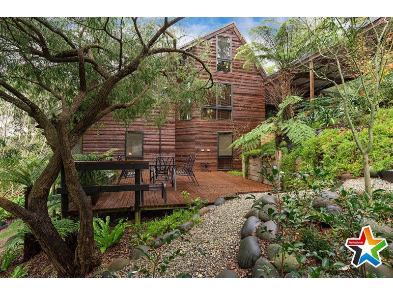 25-27 Falkingham Road, Mount Evelyn VIC 3796