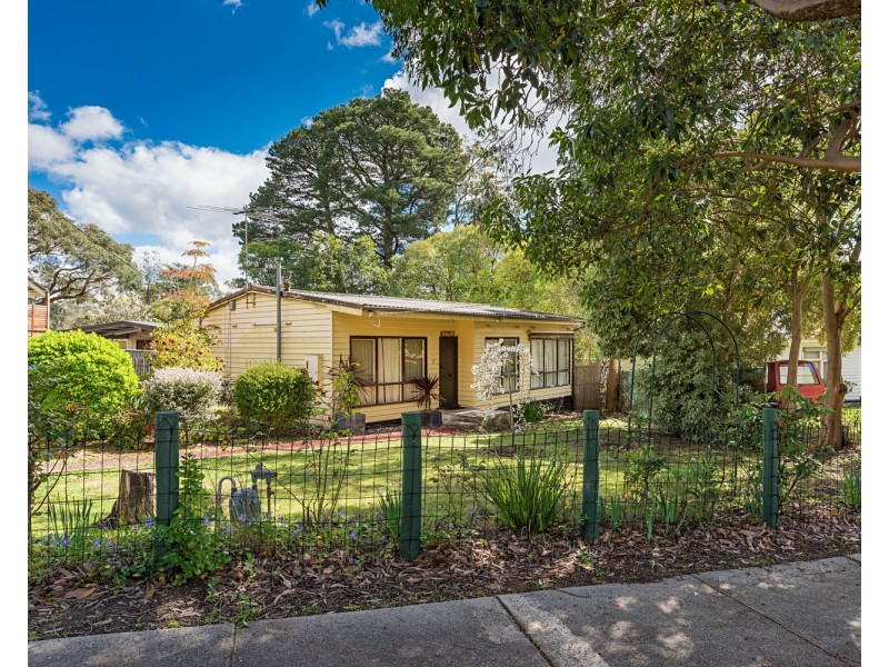 27 Boyana Crescent, Croydon VIC 3136
