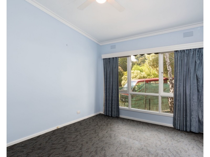 27 Boyana Crescent, Croydon VIC 3136