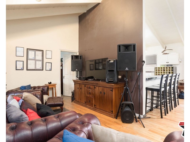 56 Commercial Road, Mount Evelyn VIC 3796