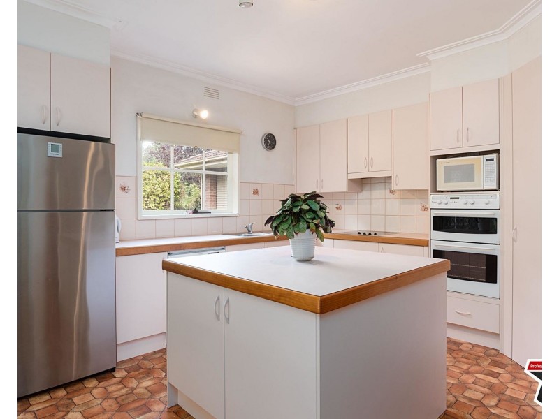 17 Glenview Road, Mount Evelyn VIC 3796